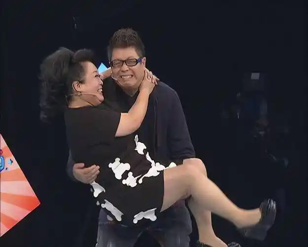 小香玉二婚老公近照曝光,俩人是恋爱,他们的宝贝儿子十六岁了_王为念