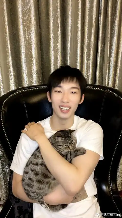 张豆豆于家翊[超话]# 今晚还是有点开心吧. 来自豌豆射手ing - 微博