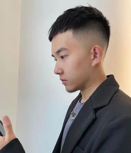 九款男生发型 让你帅的与众不同-男生短发-帅哥发型网