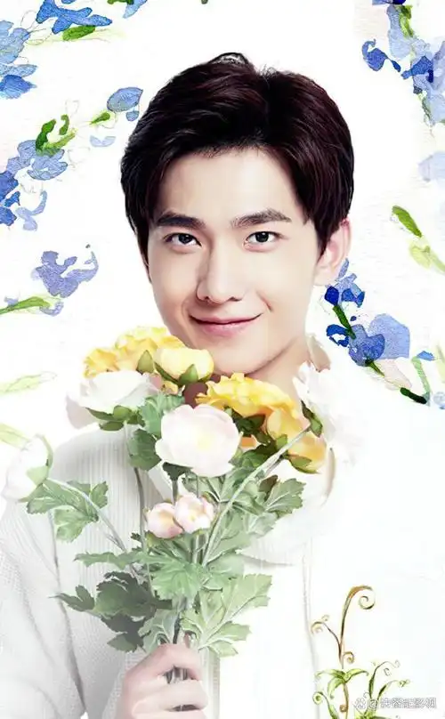 谭松韵饰范晓萤,雨婷儿饰曲光雅,焦恩俊饰曲向南,石筱群饰沈柠,蒋依依