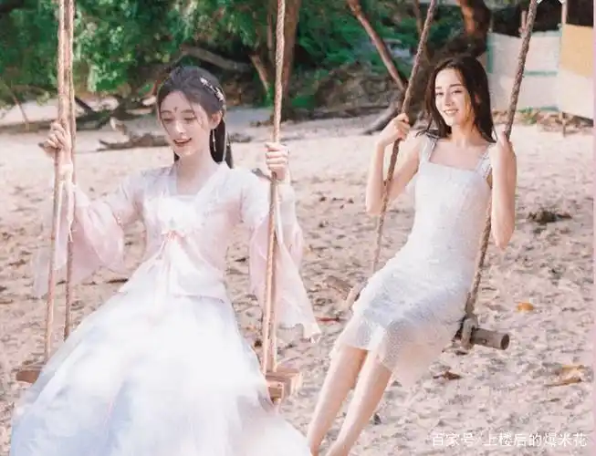 迪丽热巴,鞠婧祎合影,两位大美女好有cp感