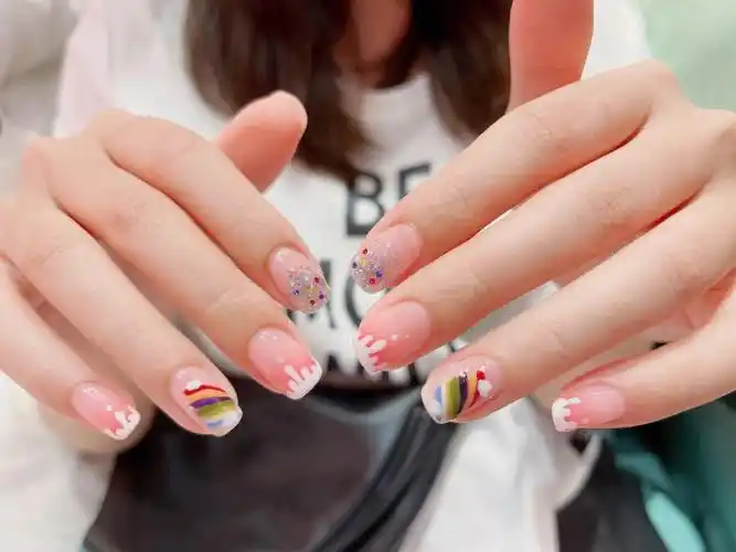 彩虹美甲手绘款仙女必备美甲