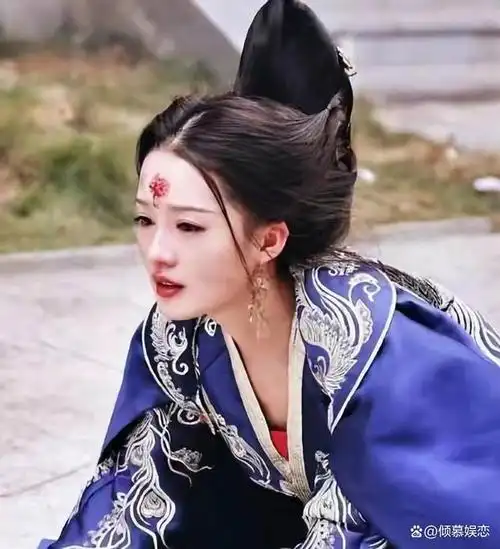 李沁在《楚乔传》中扮演元淳公主的坚强与绝望