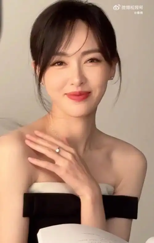 春楠给唐嫣化的繁花妆