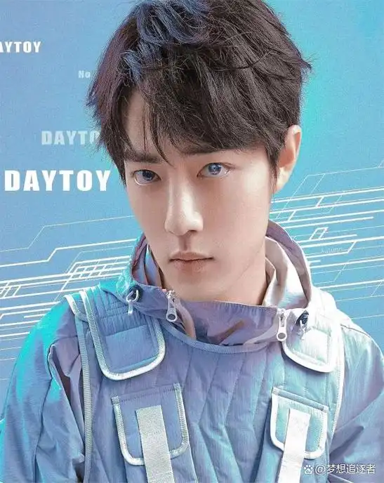 《时尚芭莎》肖战挑战银发造型,科幻与时尚完美结合,让人心动了