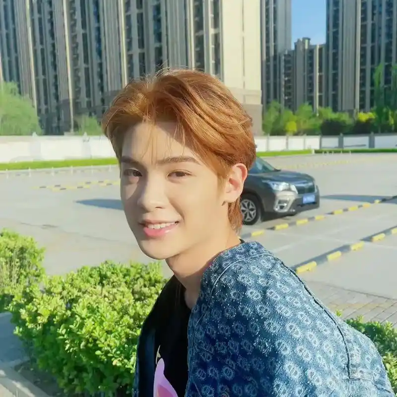 奶呼呼的弟弟 头像这不就来了#黄明昊 #黄明昊justin  - 抖音