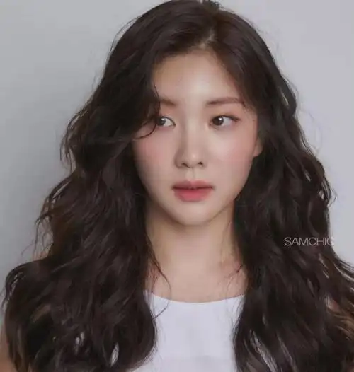 2021大波浪发型长发大卷,让你展现风情女人味_发型造型_宝妈时尚生活