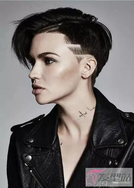 女生中性发型超级帅 假小子造型瞬间掰弯直女