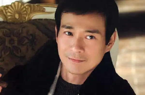 郑少秋诠释什么叫帅了一辈子,71岁不见岁月痕迹,帅气不输小鲜肉