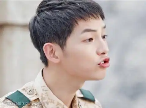 原创离婚一年后宋仲基最新访谈形象大变发福换新发型认不出来