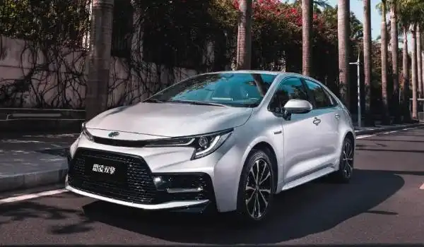 丰田雷凌颜色哪款好看萤石蓝色更为亮眼