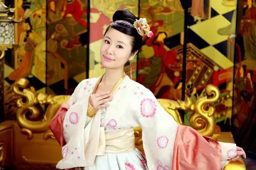 温婉大气 《倾世皇妃》林心如天价华服盘点