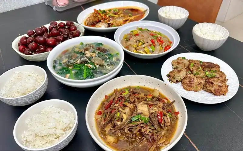 湖南人的晚餐|今天用家里带来的干豆角做一盘下饭菜