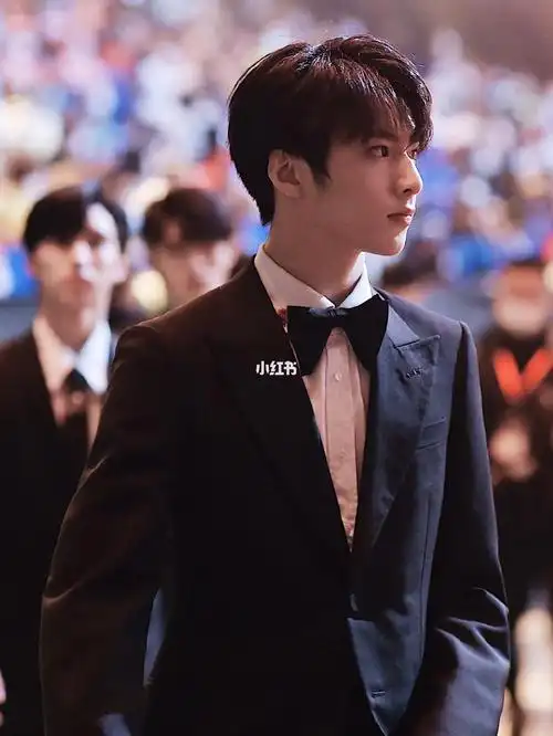 西装合集这不就来了_西装_时代少年团_刘耀文_tnt时代少年团_娱乐