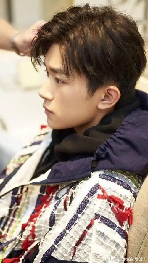 易烊千玺 | 侧颜 易烊千玺侧颜小合集 我们超帅哒!