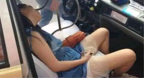 女子在车上睡着了,姿势夸张 ,司机将车停在路边,随后却报了警