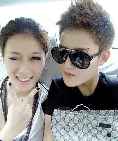 林弯弯女朋友曝光 网友曝其是个花心大萝卜