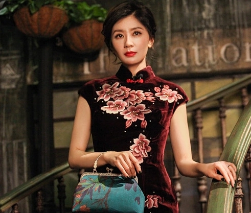 贾静雯古典剧照婉约玲珑,明星演出公司:女性魅力迷人