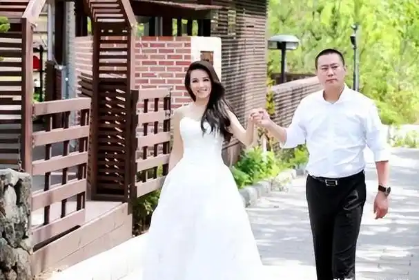 管彤:我这辈子最正确的决定,就是在42岁高龄为普通丈夫生儿子