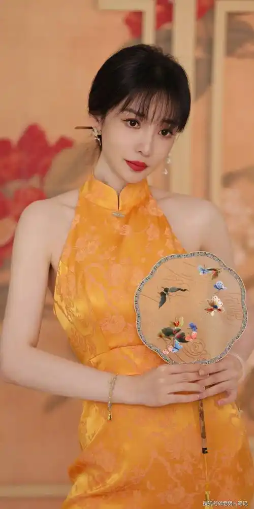 柳岩露背旗袍风穿搭,高级感藏不住,又美回来了_风格_气质_改良