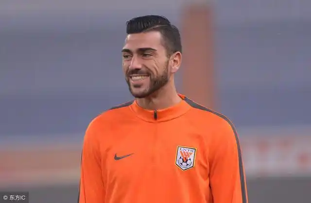 费莱尼加盟山东鲁能与佩莱吉尔格德斯竞争上岗