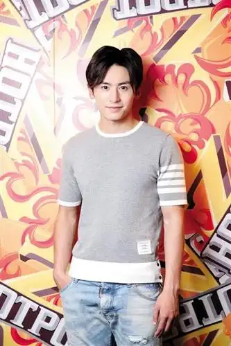 张哲瀚再不疯狂就老了