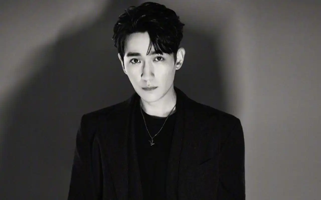 朱一龙帅气撩人写真桌面壁纸