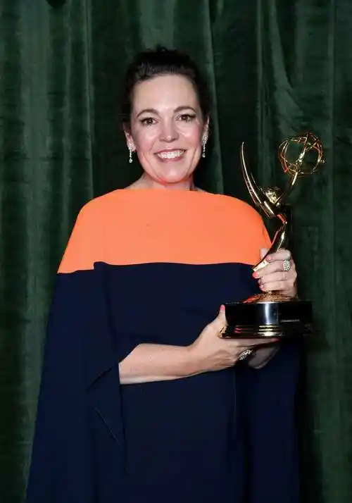 王冠称霸艾美奖温斯莱特凭东城梦魇获奖