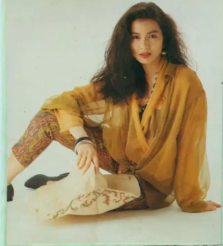 性感又大方!钟楚红19岁参选港姐泳装照曝光(3)