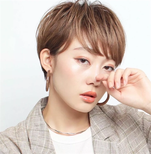 日系温柔超短发 方脸型修容减龄_发型脸型 - 美发站