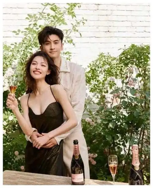 钟楚曦宣布与候雯元情人节晒健身合照前任都是帅哥