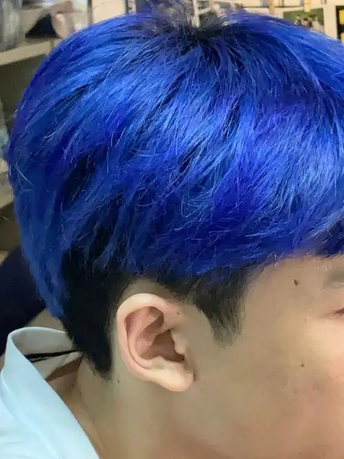 一个色掉到另一个色大概是两个多星期吧,头发是漂到八九度的样子染滴.