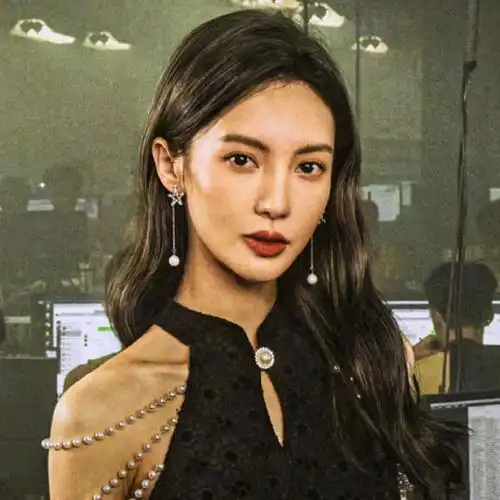 金晨换微博头像##金晨微博头像都是vip