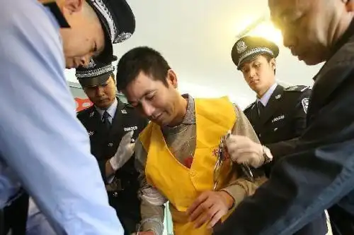 9月20日,被告人糯康在在押人员出所核查登记表上签字.