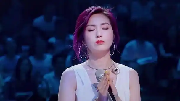 杨千嬅演唱会:重庆站《可惜我是水瓶座》万人粤语合唱,音乐无界