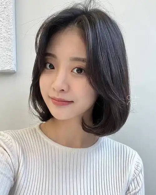 国字脸女士发型别乱整,试试这几种烫发,好看时尚显气质