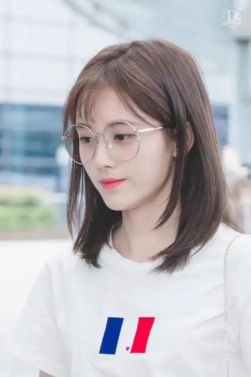 戴眼镜的鞠婧祎这样的小鞠你绝对没有见过