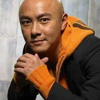 张卫健光头照片头像_微信头像图片大全