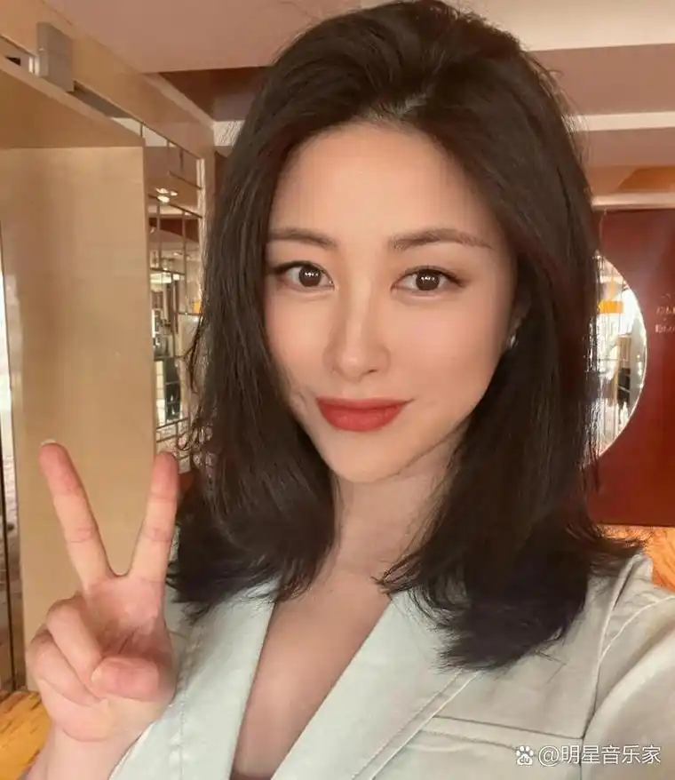 许多年轻人梦想成为明星,然而娱乐圈中还隐藏着许多家世显赫的重要