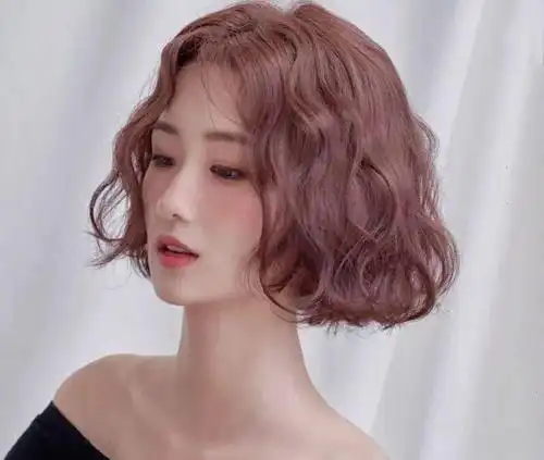 百看不厌冬短发烫