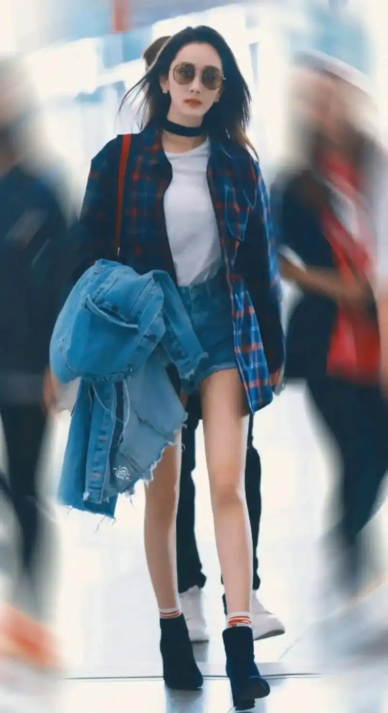 早期机场街拍#杨幂 #机场穿搭 - 抖音