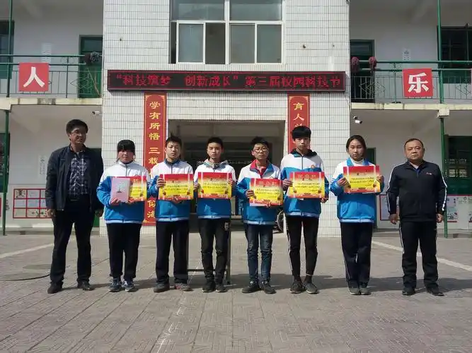 用创新点缀人生 让科技融入理想——庄里镇初级中学第三届"科技筑梦