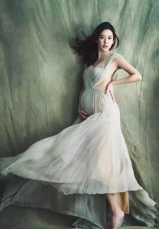 陈赫太太张子萱被曝怀二胎,曾经的孕照超大胆