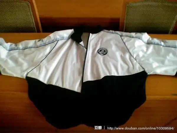 线上活动照片- 为毛我的校服就阵难看?