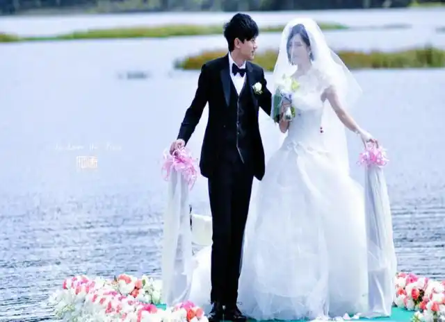 何炅主持过这几对的婚礼,至今在娱乐圈是模范夫妻,下一对会是谁