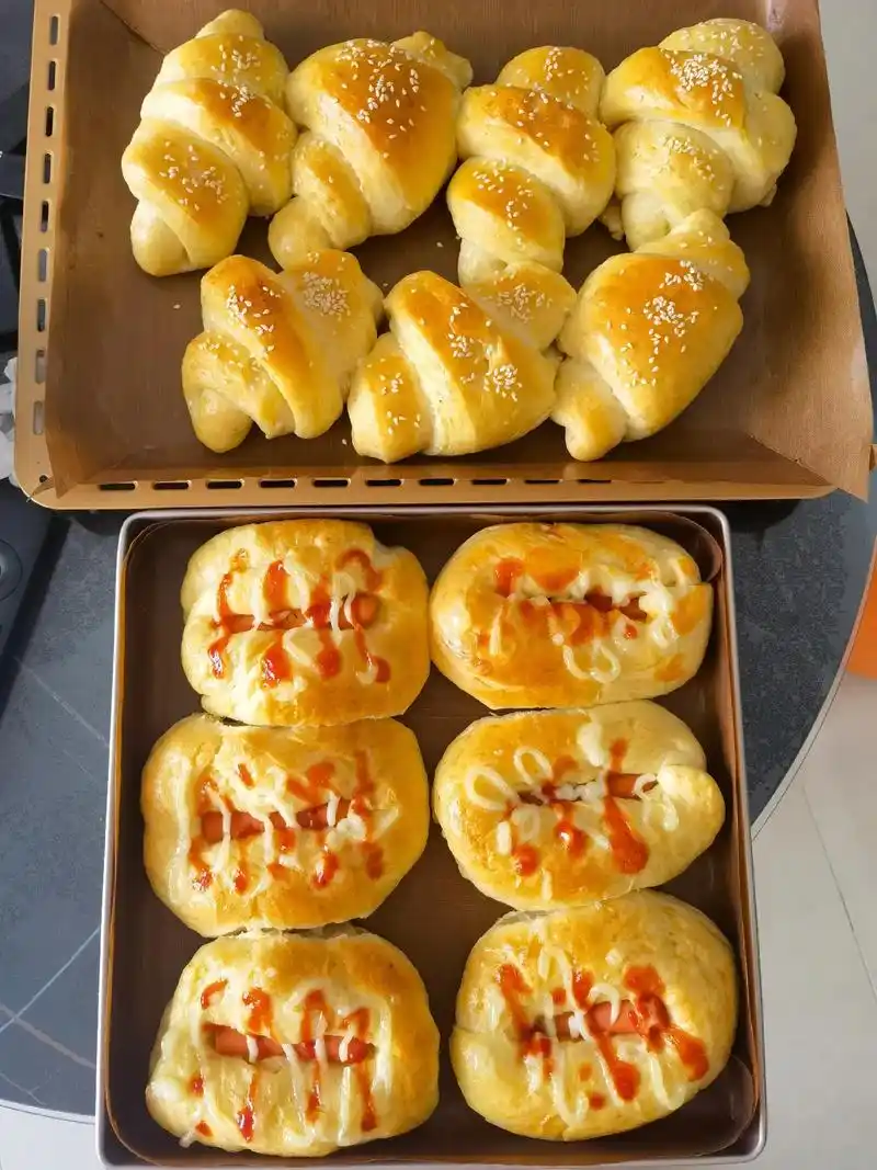 家庭自制面包 #新鲜出炉 #纯手工制作美食 #真材实料才能 - 抖音