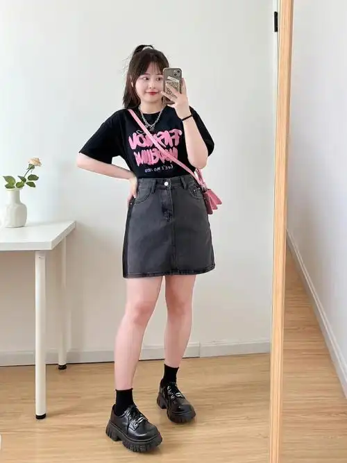 今天这套也太显瘦了吧半身裙上身很苏胡 ～腰粗的我也可以驾驭哦鞋子