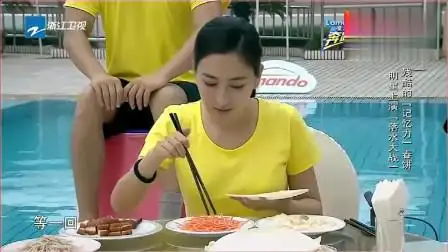 《奔跑吧》笑的胃疼!马苏在前面美美的吃东西,李晨和邓超在后面太惨了