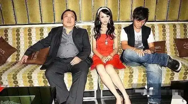 唐嫣被港圈大佬玩进医院唐嫣港圈黑料被扒虎牙弟弟毕业出问题lofter