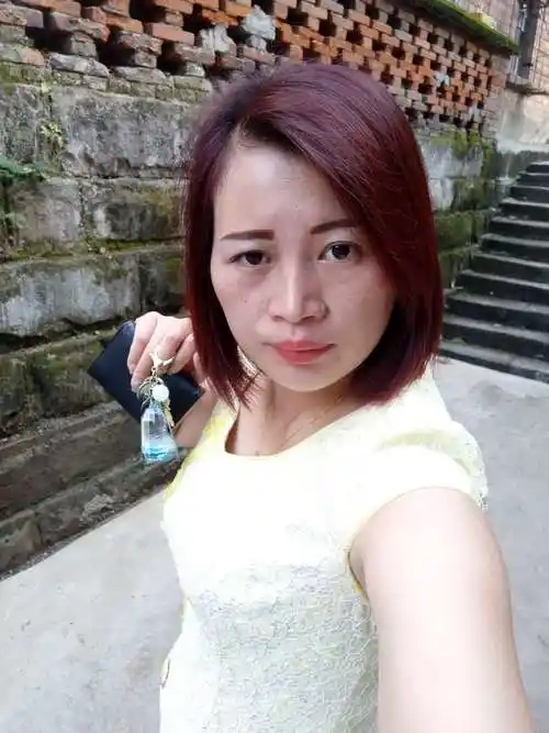 32岁离异女征婚照片(id:2125720)_重庆重庆征婚交友_我主良缘网